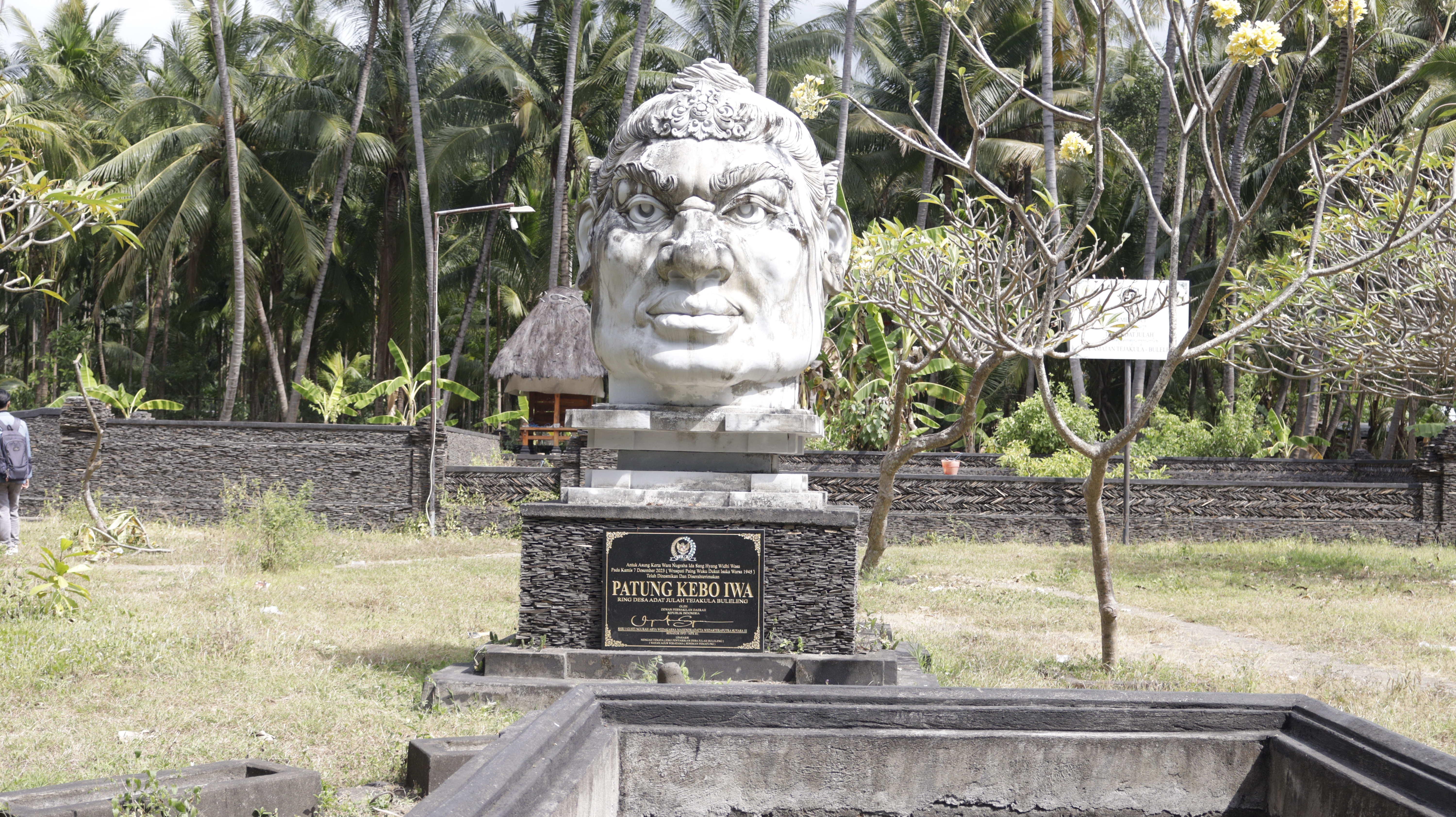 Patung Kebo Iwa di Desa Julah